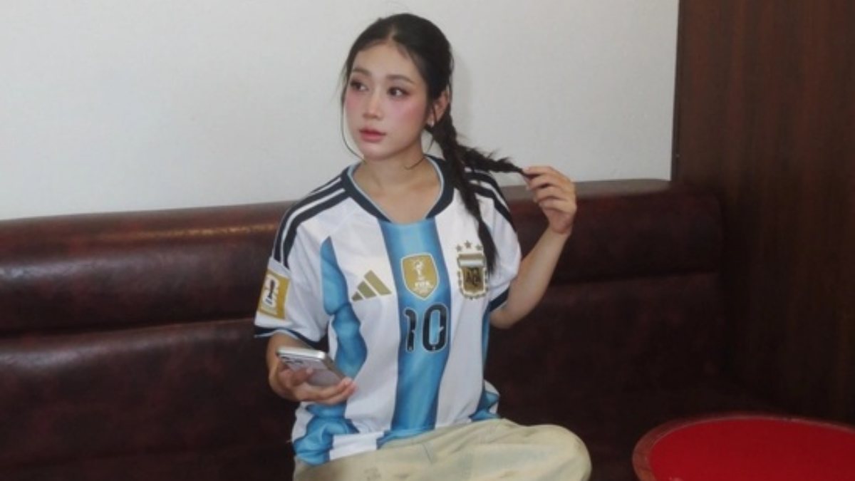 Fan girl Argentina diện áo đấu đi tập gym sau chiến thắng, khiến ai cũng thích thú