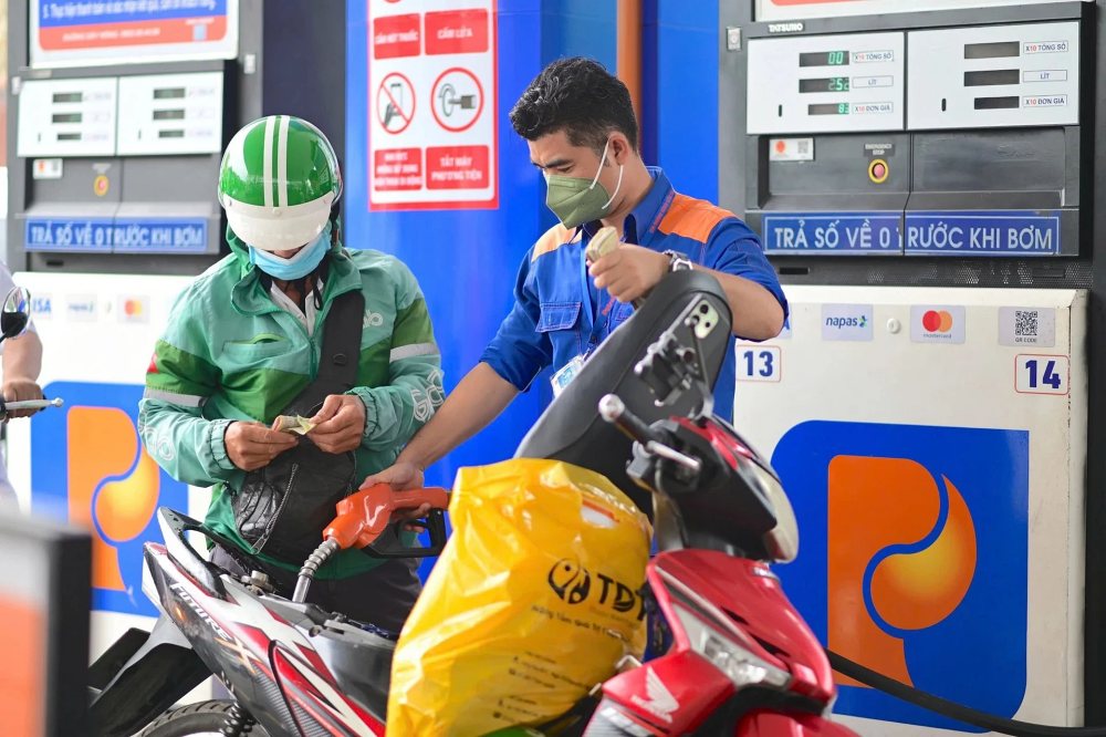 Giá xăng dầu hôm nay 30/8/2026: Thế giới tiếp tục đi xuống