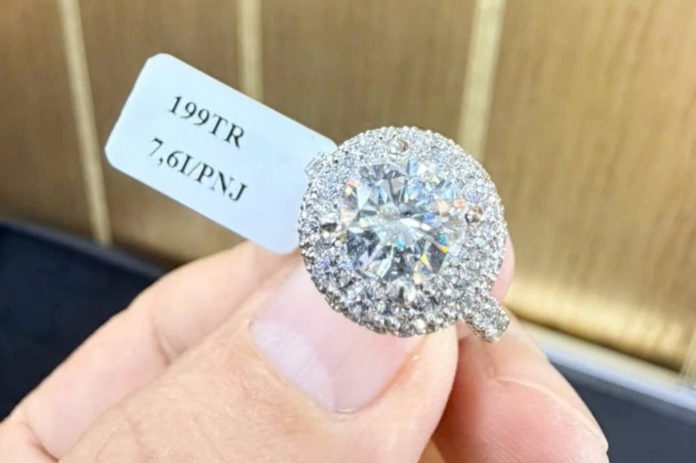Khủng hoảng niềm tin kim cương: Điều gì khiến người mua đồng loạt bán lại?
