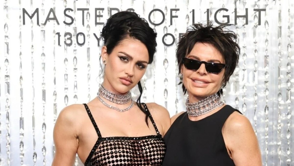 Người mẫu mặc như khỏa thân