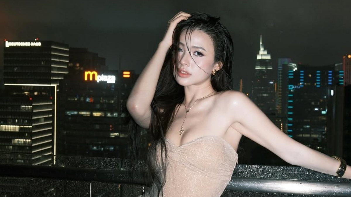 Chụp ảnh dưới mưa, hot girl vô tình tạo nên "siêu phẩm"