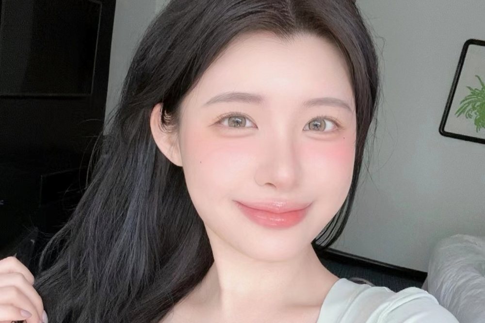 Tắm onsen giữa trời đông tuyết trắng, hot girl lập tức hút triệu ánh nhìn