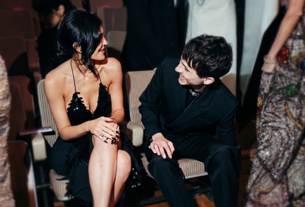 Người đàn ông đẹp trai nhất thế giới và cô bạn gái 670 triệu đô