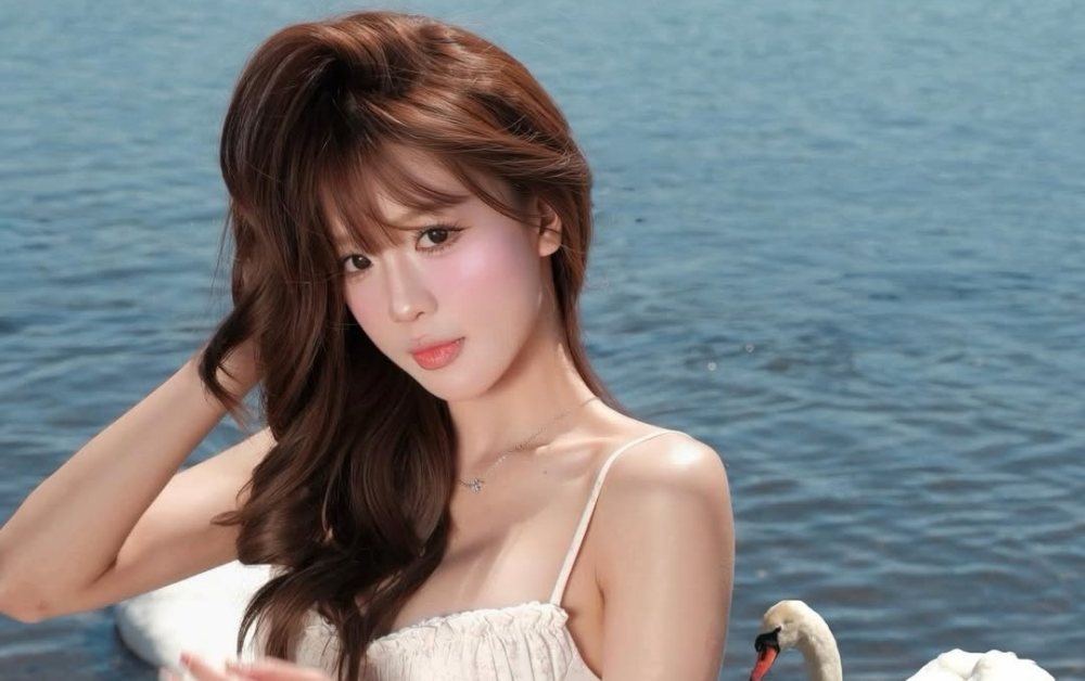 Hot girl gây sốt với bộ ảnh chụp cùng thiên nga: Visual đẹp như bước ra từ truyện cổ tích