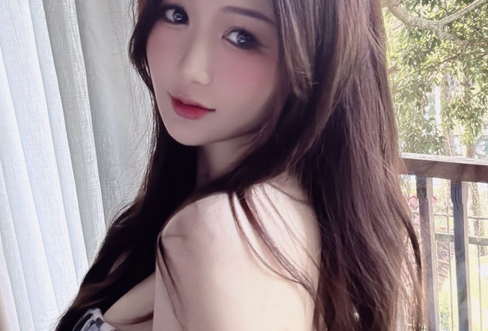 Lộ clip 2 phút Anh Thư tình tứ vời bạn trai