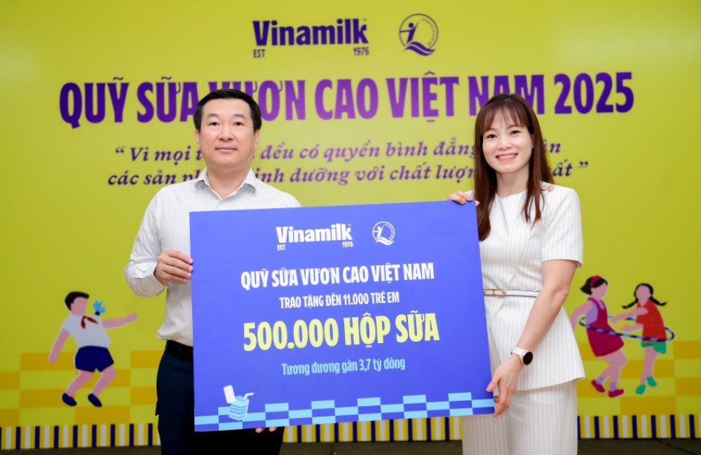 Vinamilk tặng 500.000 hộp sữa cho trẻ em nhân dịp 50 năm thống nhất đất nước