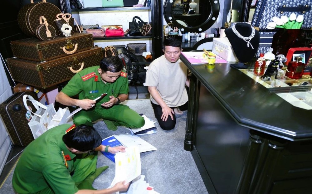 Khám xét nhà vợ chồng Đoàn Di Băng