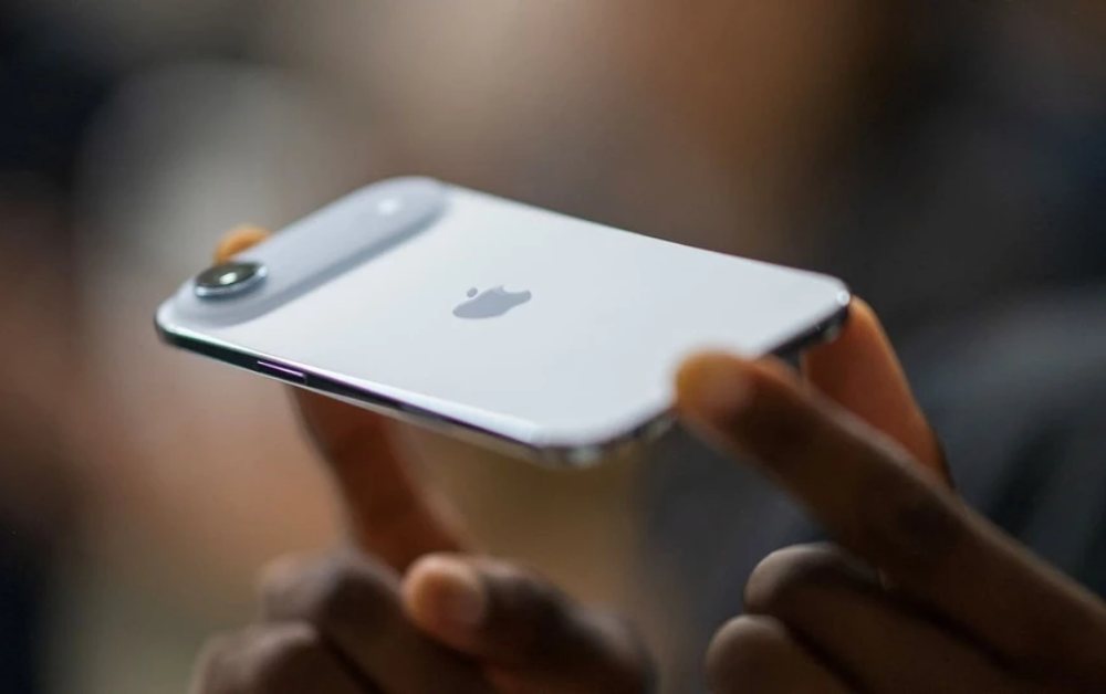 Apple chật vật với chiếc "iPhone thứ 4"