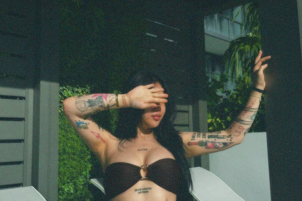 Vì sao clip Arlene Lee “bán quạt” gây tranh cãi, khiến dân mạng đổ xô tìm kiếm?