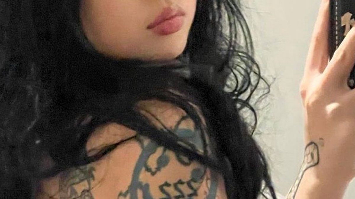 Xôn xao clip “bán quạt” của Arlene Lee gây tranh cãi trên mạng xã hội