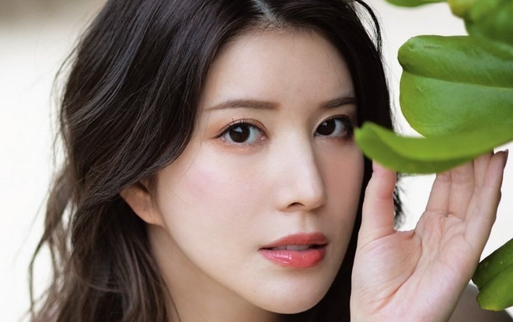 Aka Asuka là ai? Bí mật ít ai biết về nữ thần vòng một siêu khủng Nhật Bản