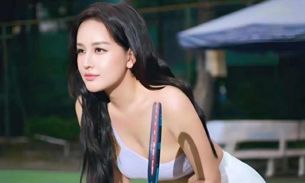 Mai Phương Thúy khoe dáng gợi cảm