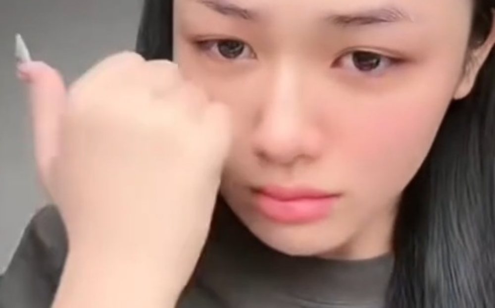 Trần Hà Linh bức xúc, không kìm được nước mắt vì đời tư nhạy cảm liên tục bị réo lên