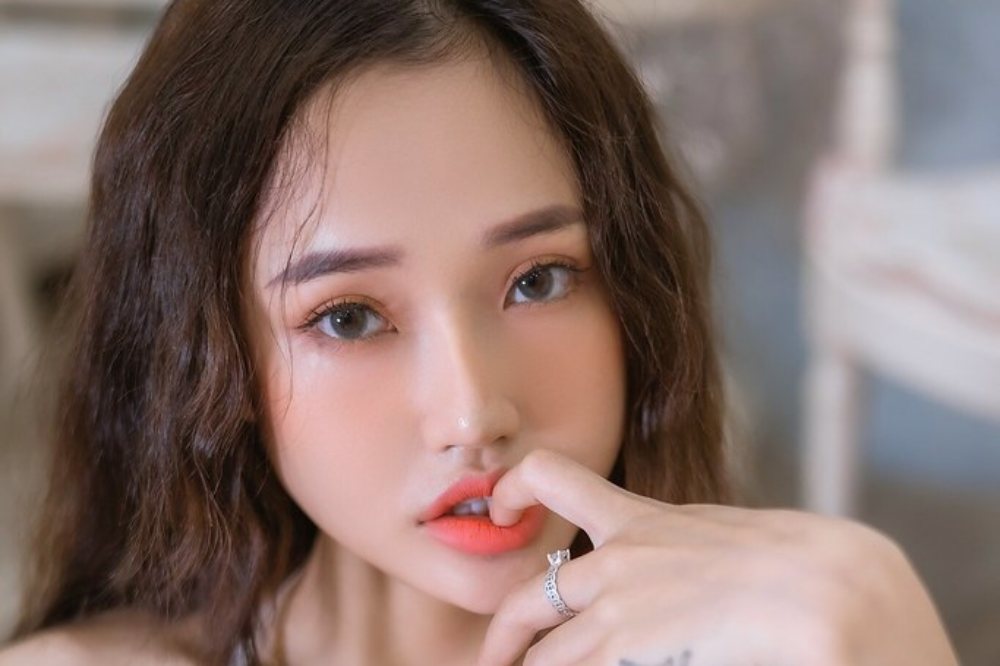 Tú Lệ – em mẫu ảnh “mặc cũng như không” khiến fan "bỏng mắt"