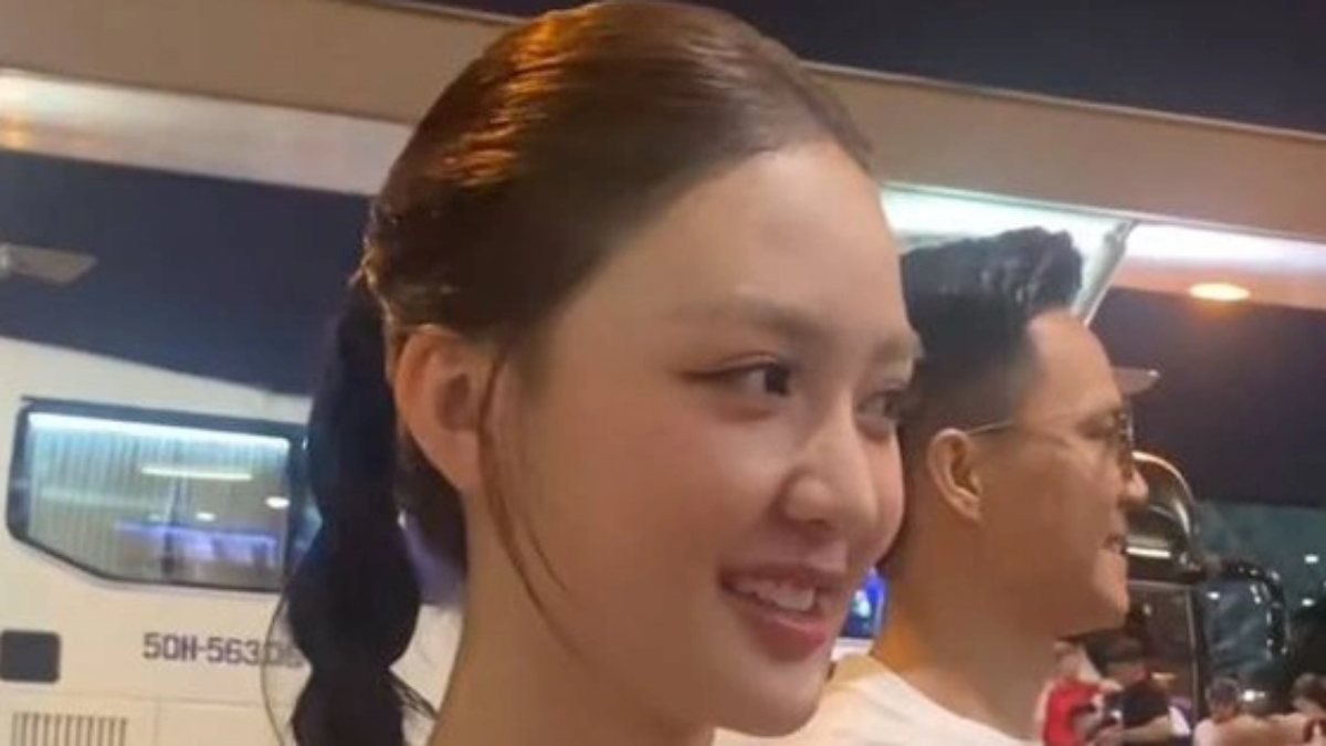 Clip được tìm kiếm nhiều nhất: Á hậu Cẩm Ly "bị tóm dính" khi ra sân bay đón Đình Bắc?