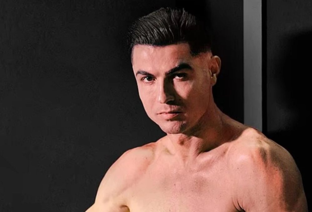 Cơ bắp cuồn cuộn của Ronaldo ở tuổi 41