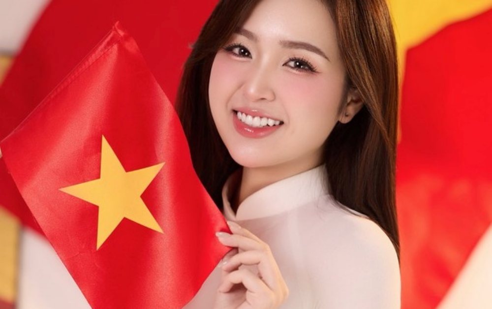 Lê Phương Anh gây bất ngờ: Diện áo dài, khoe nhan sắc đằm thắm