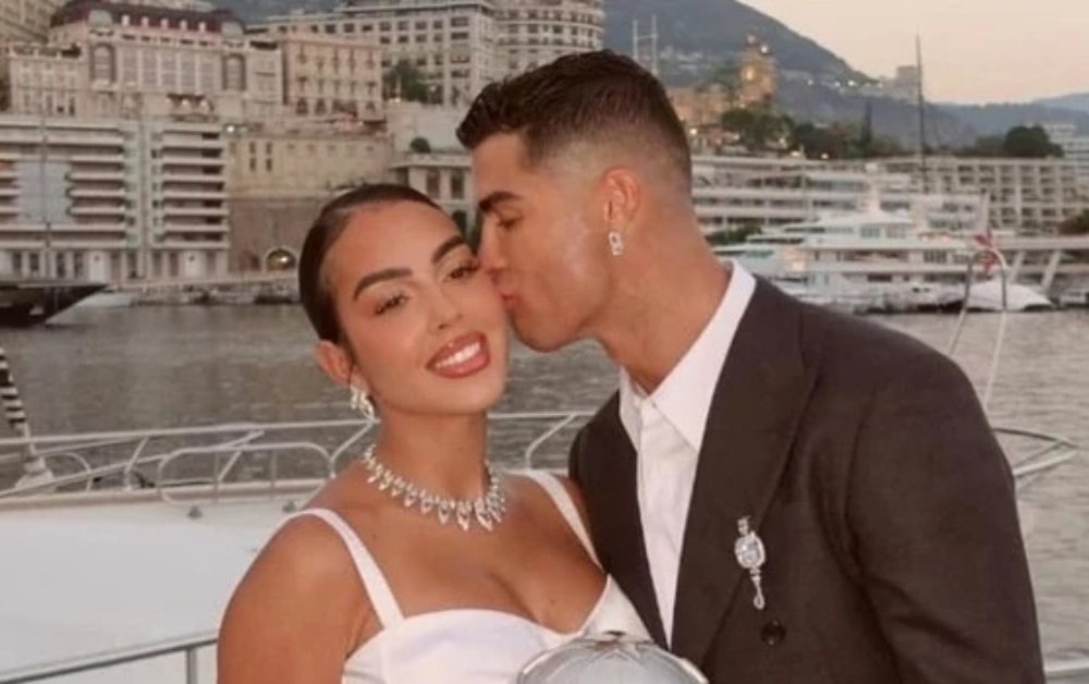 Cristiano Ronaldo là ai? Siêu sao Bồ Đào Nha cầu hôn Georgina sau 9 năm hẹn hò