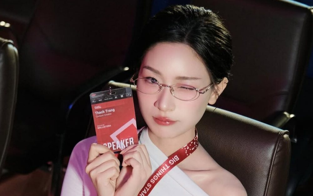 Ồn ào không hồi kết của "nàng thơ YouTube"