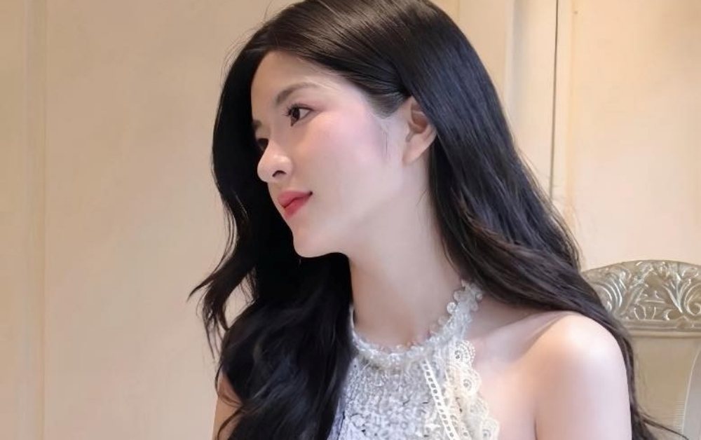 Cô giáo xinh đẹp ngẫu hứng biểu diễn ảo thuật, cả lớp học “vỡ òa” vì bất ngờ