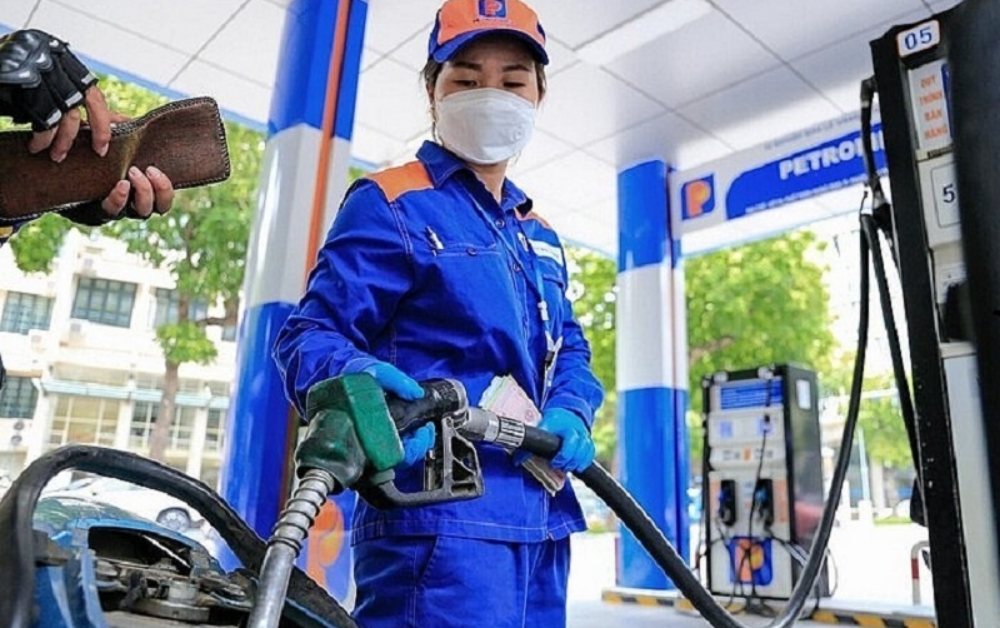 Giá xăng tăng vượt 20.000 đồng/lít