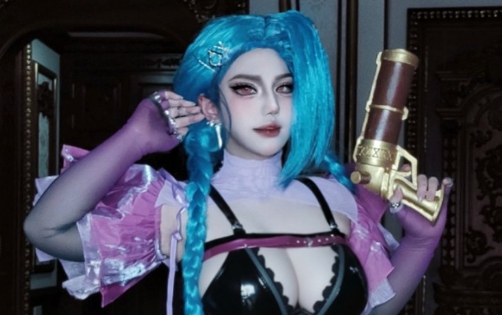 Bộ ảnh Jinx táo bạo của nữ coser Việt
