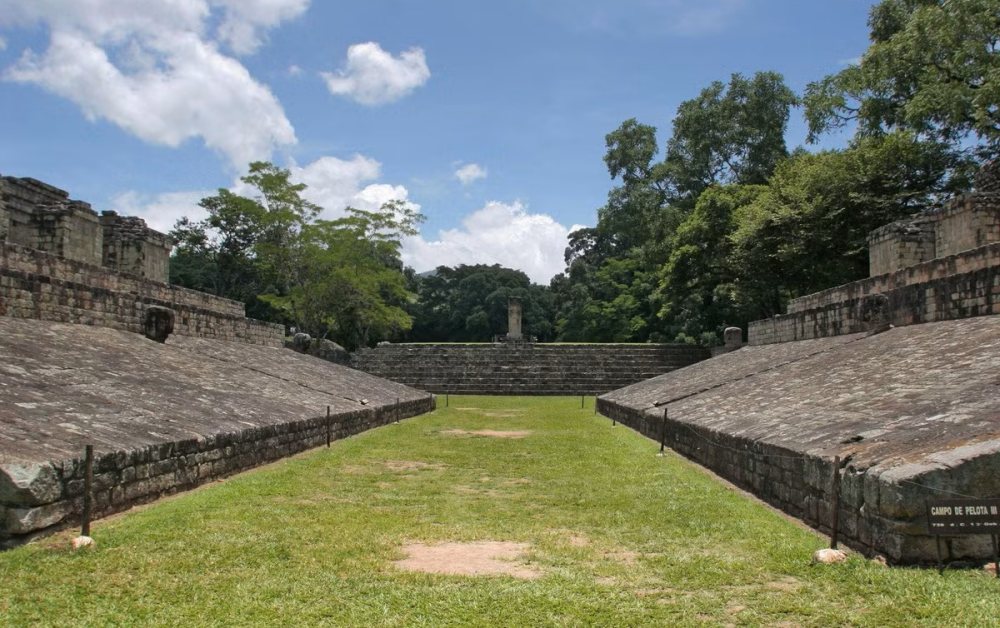 Khám phá cầu thang chữ tượng hình dài nhất thế giới của người Maya cổ đại tại Copán