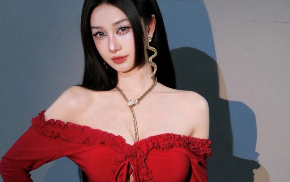 Jun Vũ cosplay Boa Hancock theo phong cách kín đáo, vẫn gây sốt vì nhan sắc “đỉnh cao”