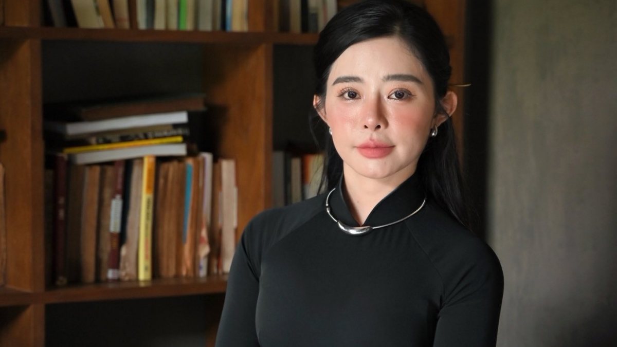 Mặc áo dài, thử "lực đấm", cô giáo xinh đẹp khiến người xem hết hồn vì "giấu nghề"