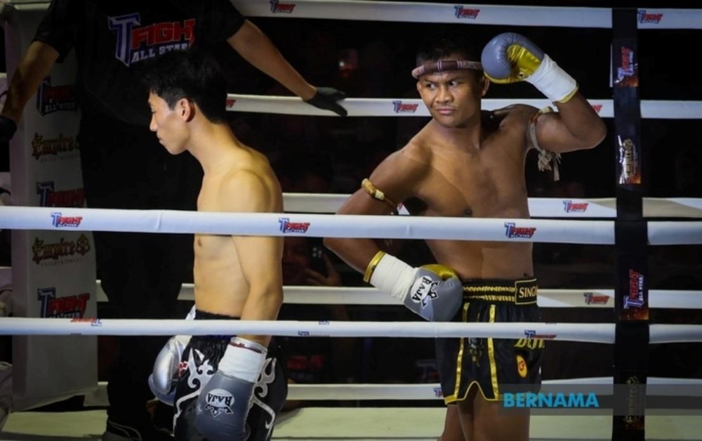 “Thánh Muay” Buakaw tái xuất tuổi 44, đánh bại cao thủ Trung Quốc sau màn so tài nghẹt thở