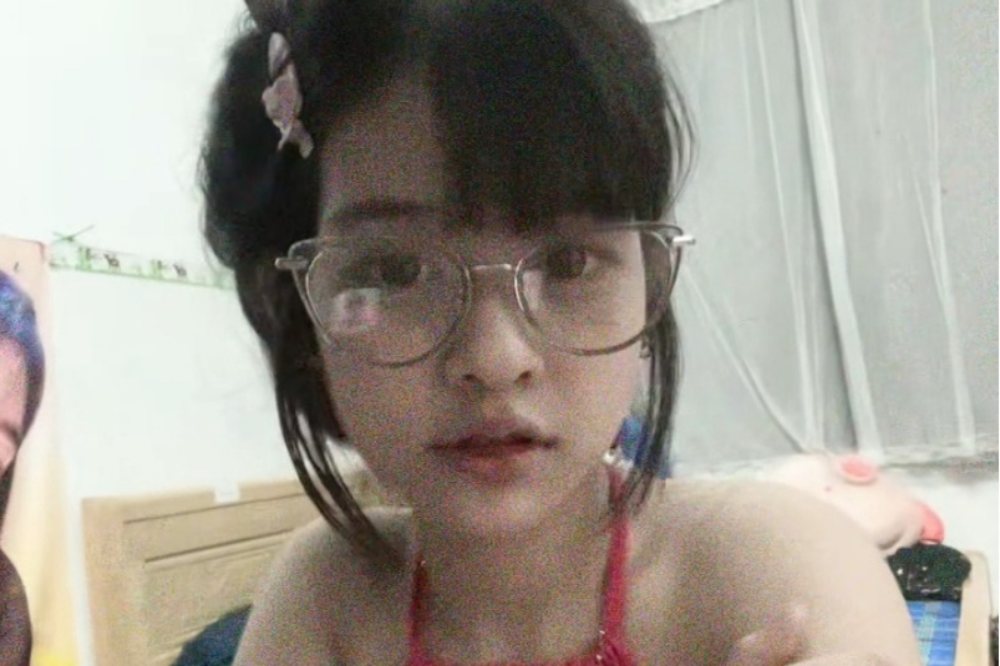 Cẩm Lai - Idol bán quạt xinh nhất TikTok gây sốt với loạt clip gốc