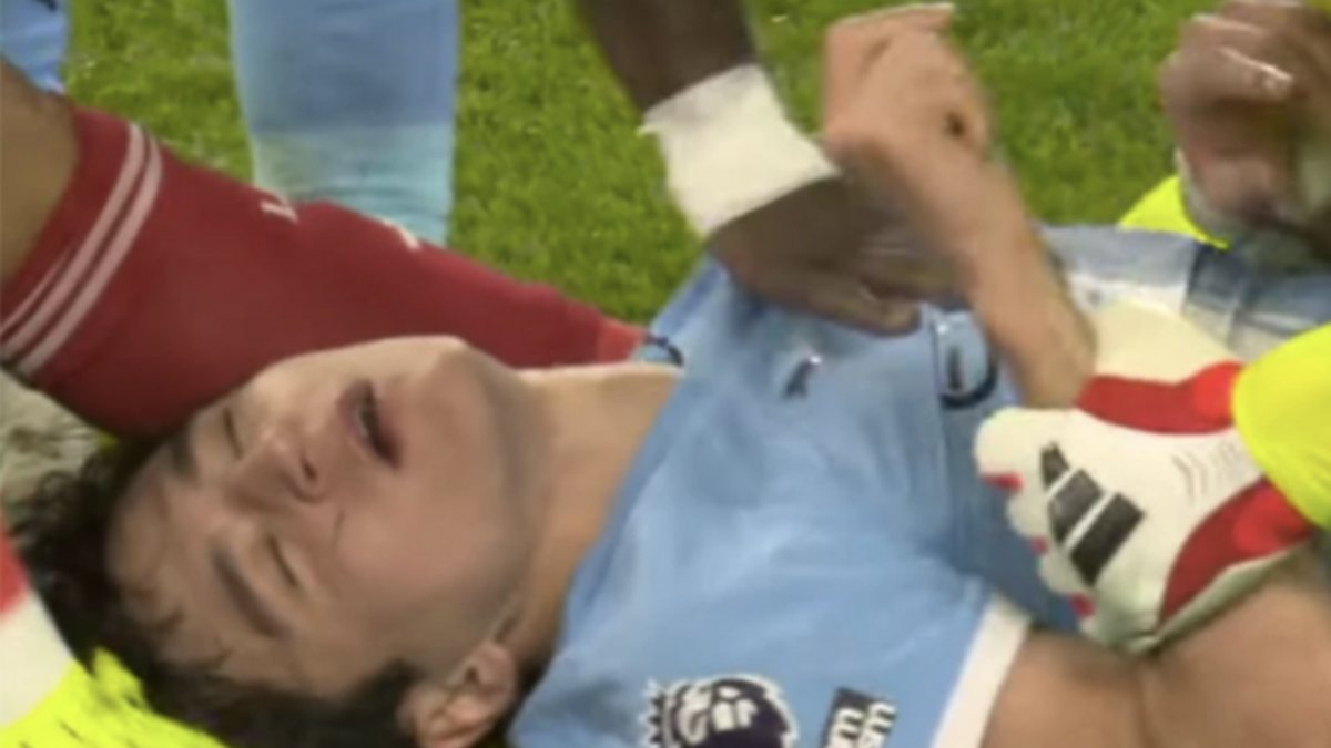 Sao Man City chấn thương ghê rợn, nguy cơ chấn động não