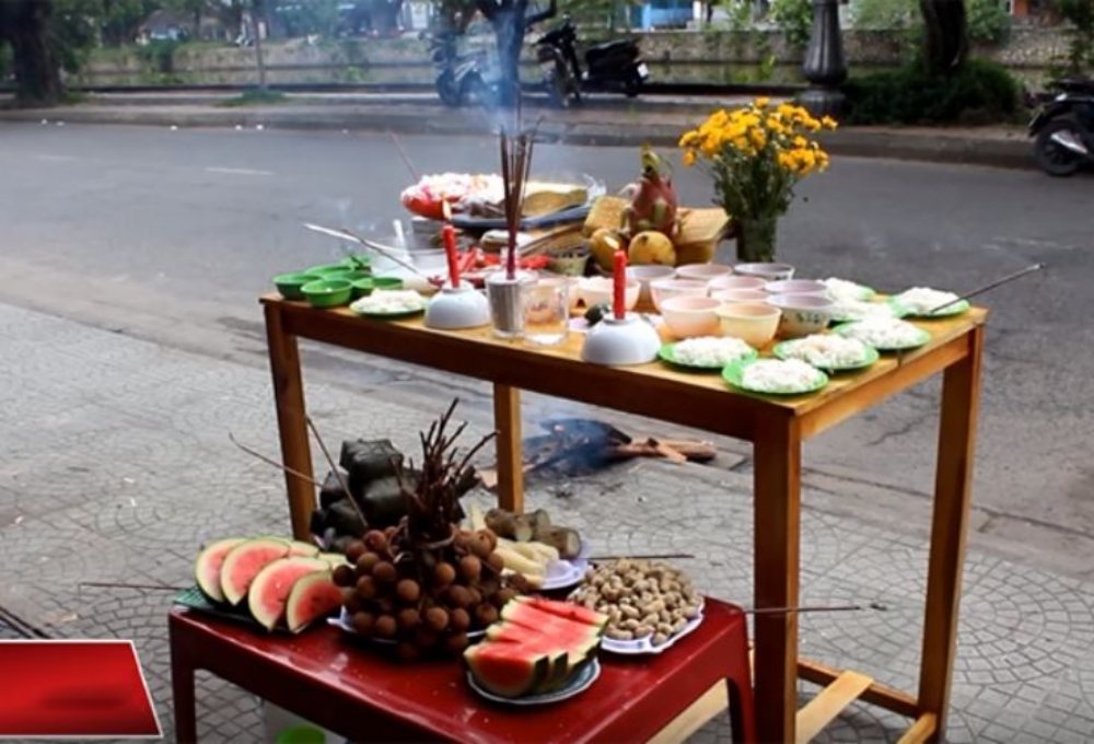 Cúng chúng sinh là lễ gì? Gồm những lễ vật gì và cách thực hiện nghi lễ đúng chuẩn