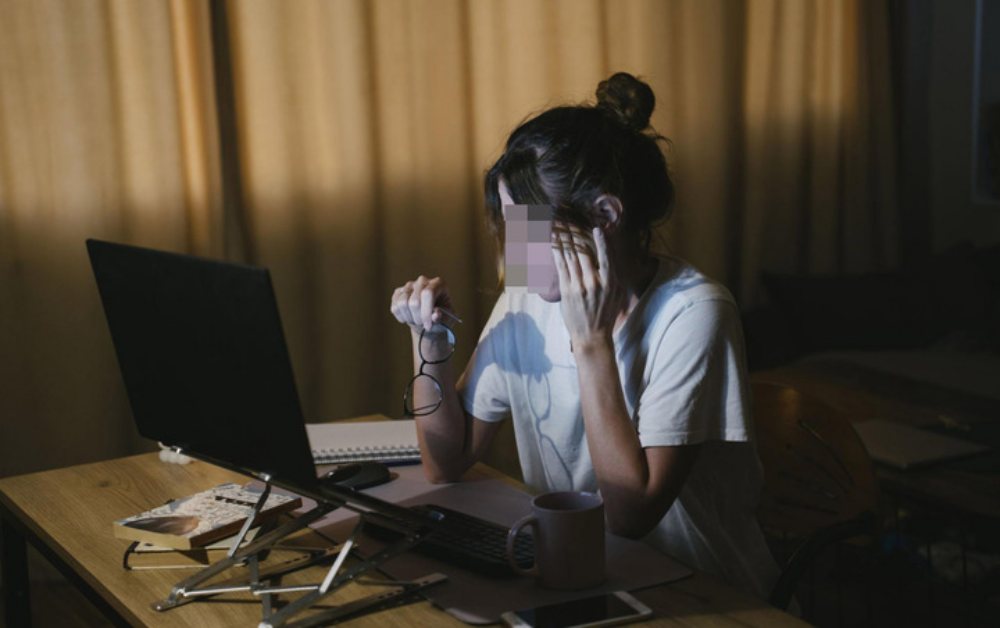 Kiếm 60 triệu/tháng để “sống rực rỡ”, cô gái trẻ nhập viện với danh sách bệnh dài