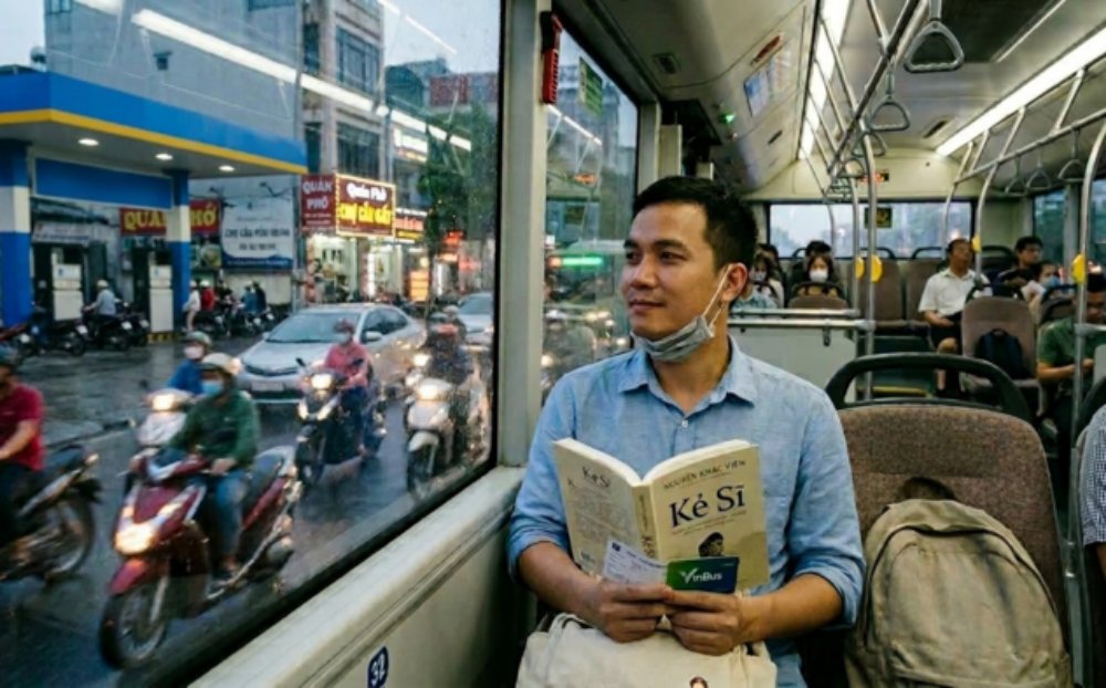 Nhờ xăng đắt, tôi mới biết hóa ra đi xe buýt 2 tuyến vẫn khỏe hơn chạy xe máy