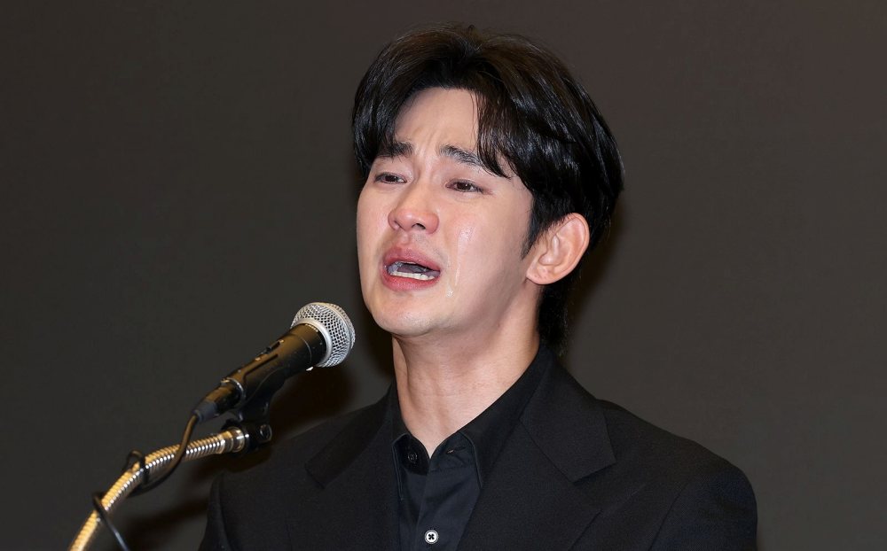 Kim Soo Hyun phủ nhận tin đồn hẹn hò Kim Sae Ron khi cô còn vị thành niên