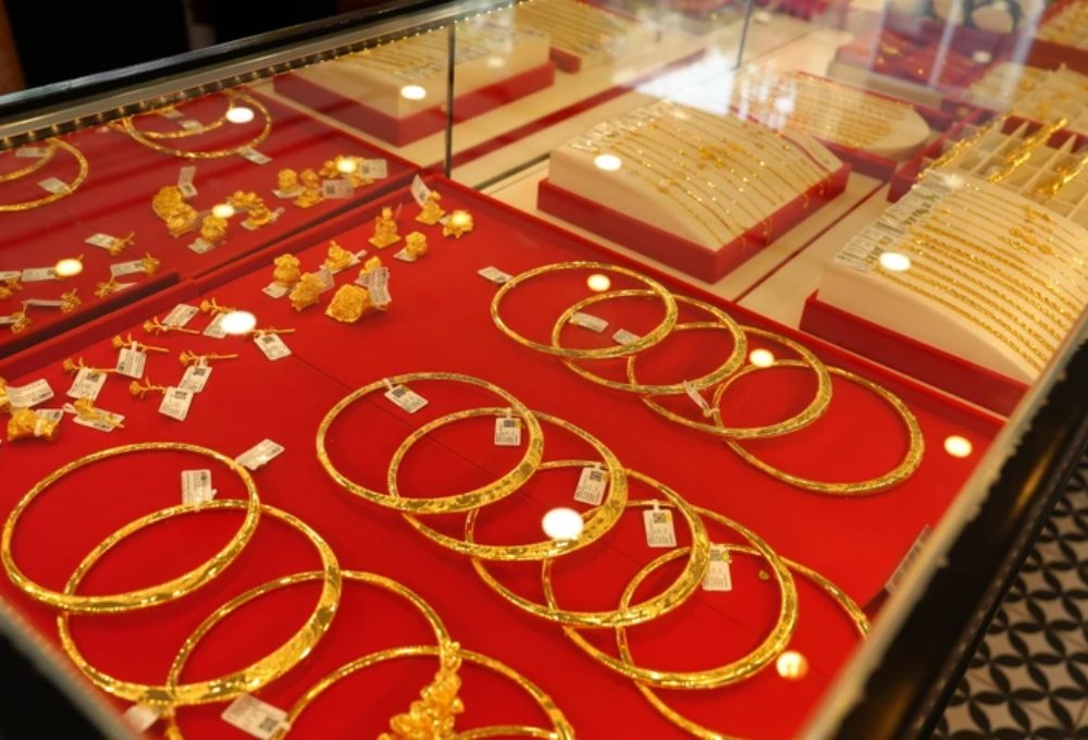 Giá vàng hôm nay 19/1: Nhà đầu tư chốt lời, vàng chững lại