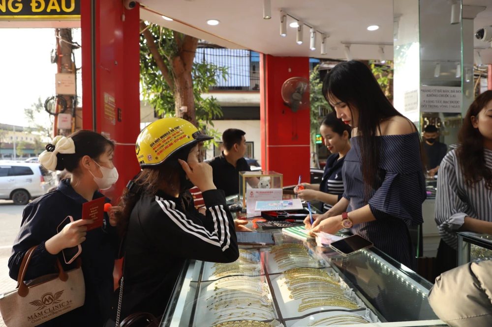 Giá vàng sáng 20/3 tiếp đà giảm mạnh