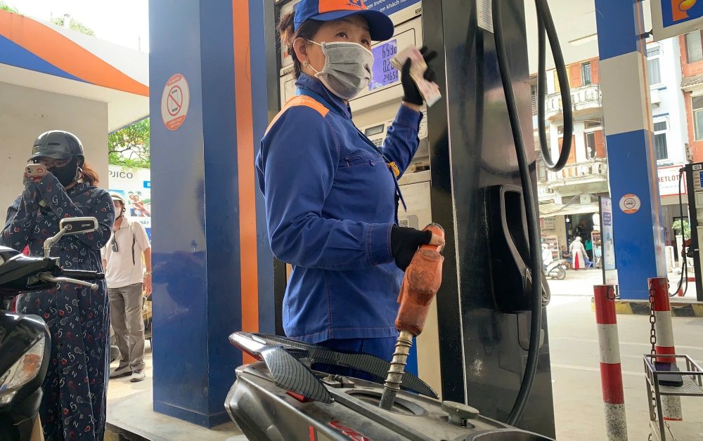 Giá xăng dầu hôm nay 26/5 đồng loạt đi xuống