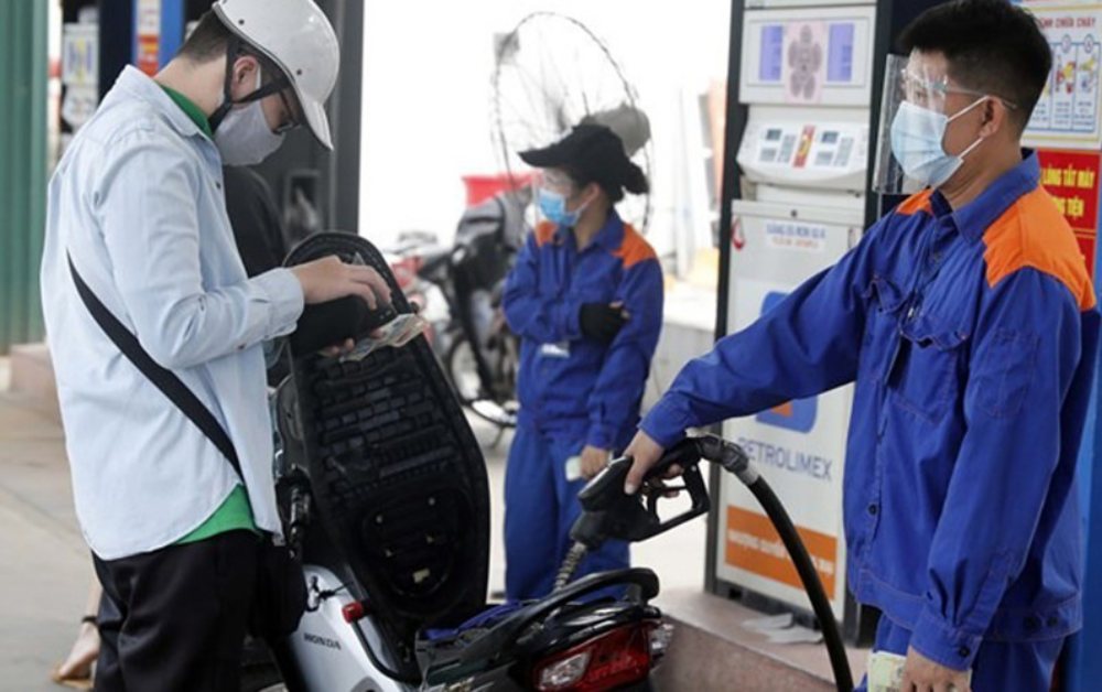 Giá xăng dầu đồng loạt giảm hơn 500 đồng/lít