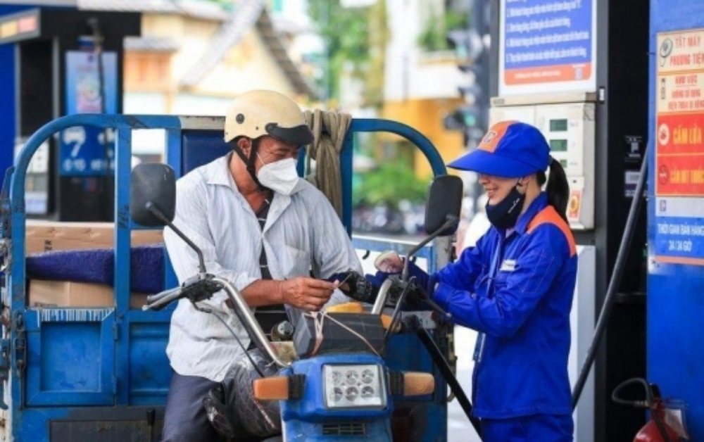 Giá xăng dầu hôm nay 30/4: Dầu thế giới tăng mạnh, giá trong nước neo cao