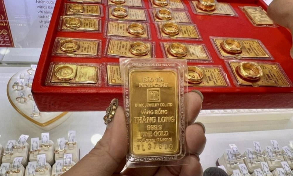 Giá vàng hôm nay trưa 29/5: Sắc đỏ trên toàn diện rộng
