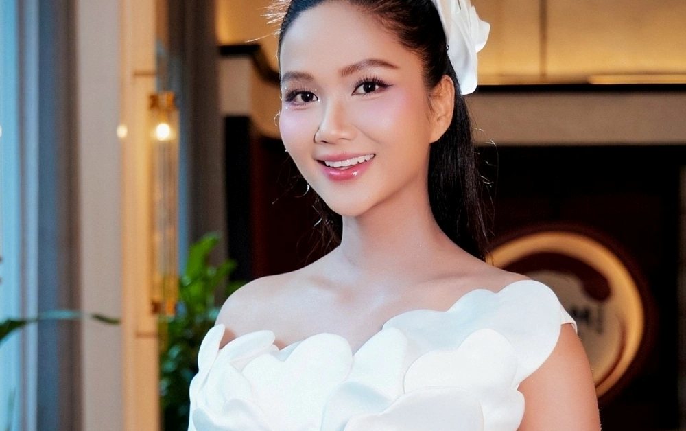 Ảnh sao 30/7: Bà bầu H'Hen Niê được khen nhuận sắc