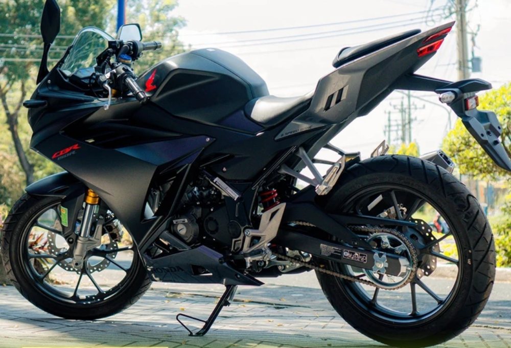 Bảng giá xe CBR150R mới nhất tháng 12/2025