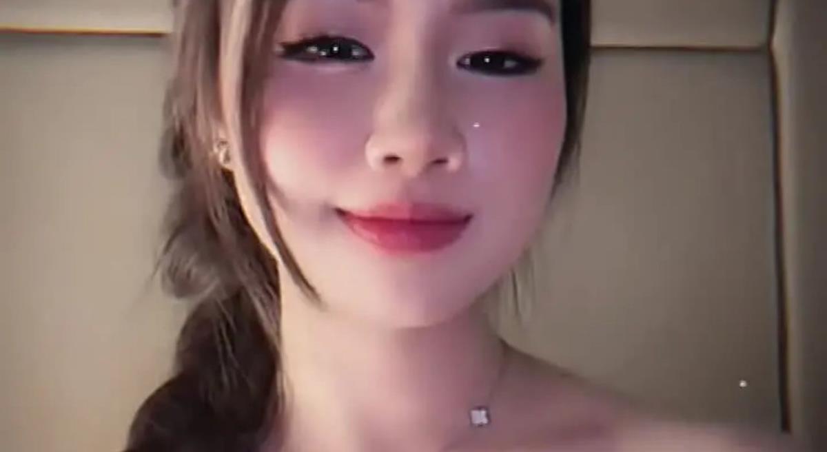 Hot Tiktoker Huế Hoàng lộ clip mới cực cuốn