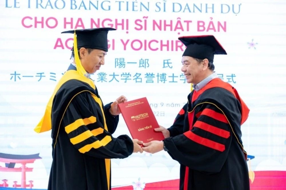 Từ 15/3, không dùng danh hiệu 'tiến sĩ danh dự', 'giáo sư danh dự' thay học vị