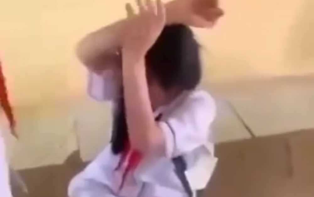 Diễn biến mới vụ học sinh lớp 8 bị bạn cùng lớp đánh, ép cởi áo để quay clip