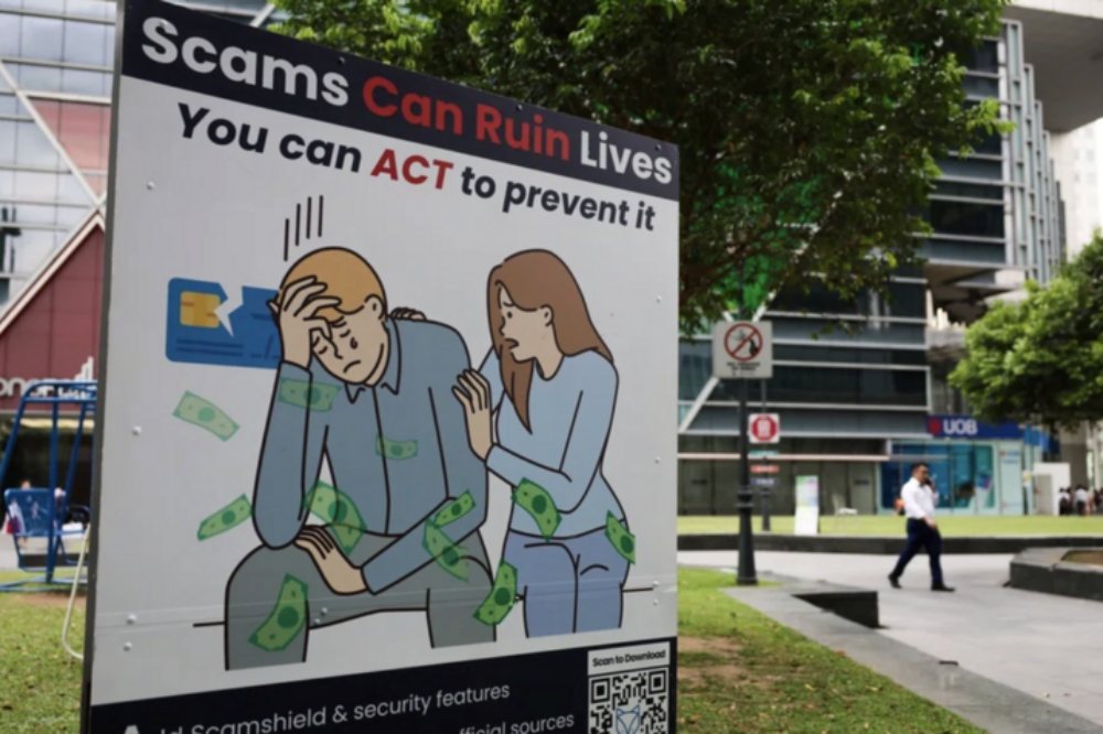 Singapore phạt đánh roi những kẻ lừa đảo trực tuyến