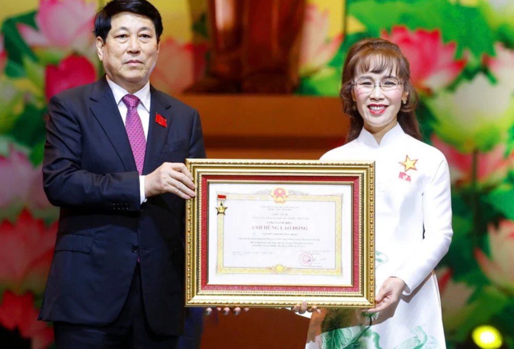 Tiến sĩ Nguyễn Thị Phương Thảo nhận danh hiệu Anh hùng Lao động