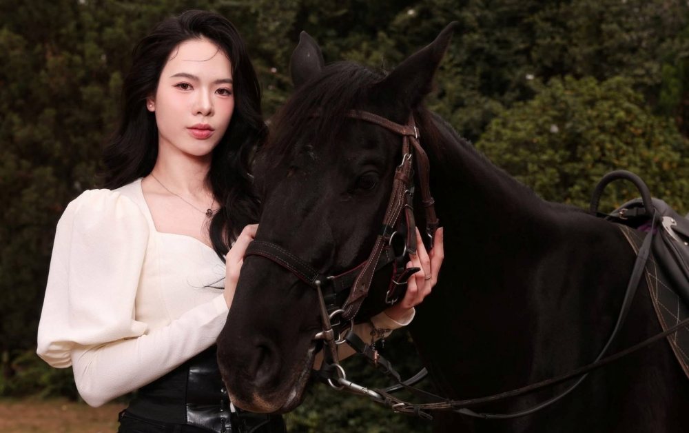 Bộ ảnh đón xuân Bính Ngọ của hoa khôi bóng chuyền Lê Thanh Thúy